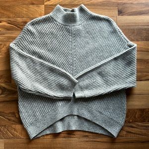 GRAY EXPRESS SWEATER